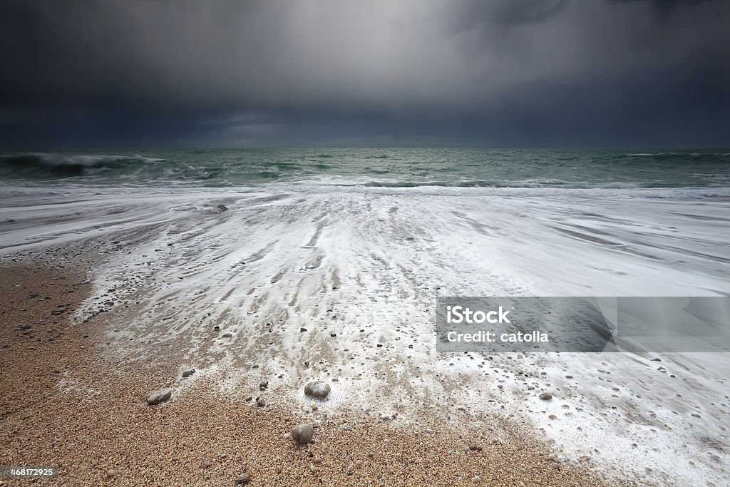 Wellen auf den felsigen Strand - Lizenzfrei Atlantik Stock-Foto