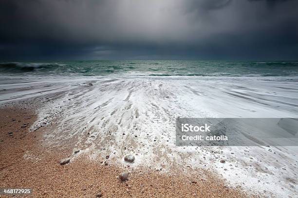 Wellen Auf Den Felsigen Strand Stockfoto und mehr Bilder von Atlantik - Atlantik, Blau, Dunkel