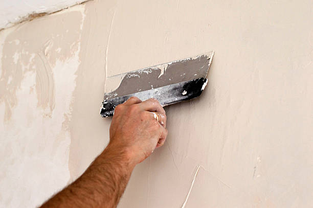 istock The process of applying the second layer of putty 468200058
