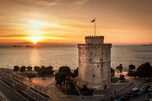 Romantic sunset watching the White Tower of Thessaloniki THESSALONIKI, GREECE - JANUARY 7, 2015 byzantine photos stock pictures, royalty-free photos & images