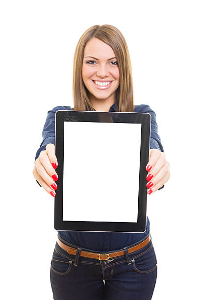 Joven Feliz estudiante mujer mostrando tableta con pantalla en blanco - foto de stock