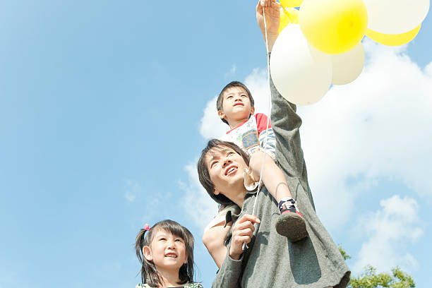 istock Parent and child who play in a park 468243047