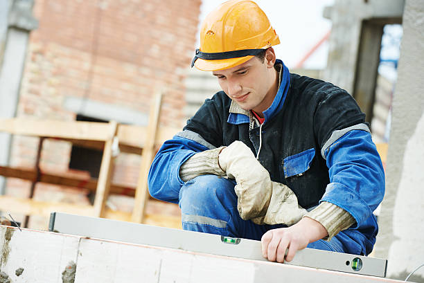 construcción trabajador albañil mason - mason brick bricklayer installing fotografías e imágenes de stock