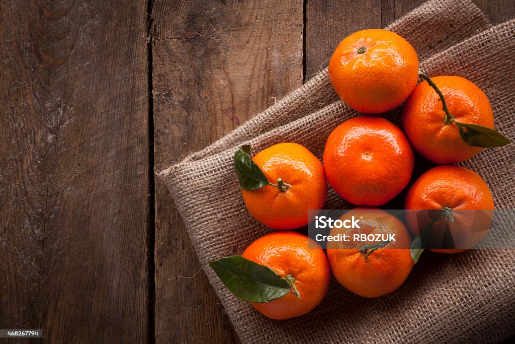 Mandarinen Overhead auf Holz - Lizenzfrei Mandarine Stock-Foto