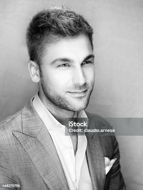 Uomo Ritratto Bianco E Nero - Fotografie stock e altre immagini di 2015 - 2015, Abbigliamento formale, Adulto