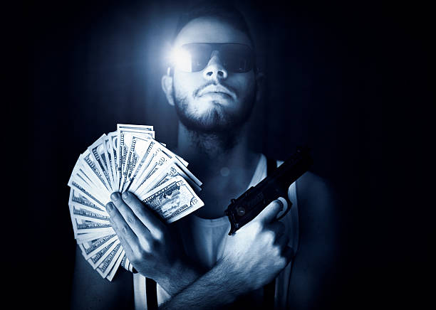 joven gangster con el dólar y arma de mano - gangsta rap fotografías e imágenes de stock