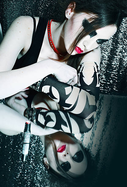 istock Glam-rock girl 468277244