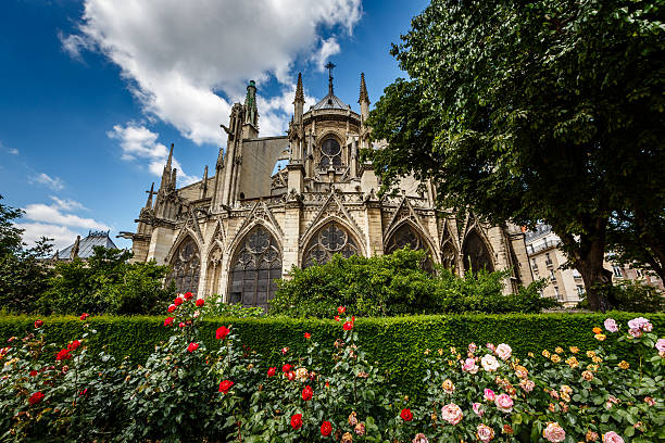 istock Notre Dame de Paris Cathedral with Red and White Roses 468318621