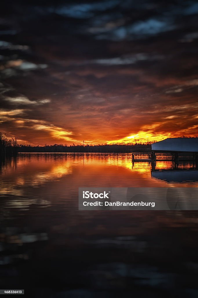 Atardecer en Lake Dock - Foto de stock de Agua libre de derechos