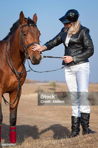 Photo libre de droit de Cheval Et Rider banque d'images et plus d'images libres de droit de 20-24 ans - 20-24 ans, 25-29 ans, Activité de loisirs