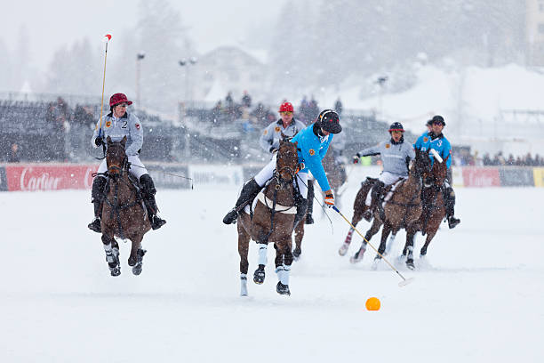 ポロ nearside でも雪 - championship polo snow st moritz ストックフォトと画像