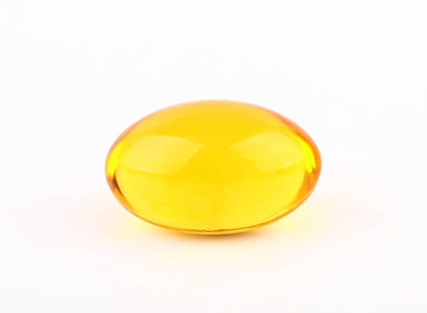 cápsulas de aceite de pescado - vitamin pill nutritional supplement capsule lecithin fotografías e imágenes de stock