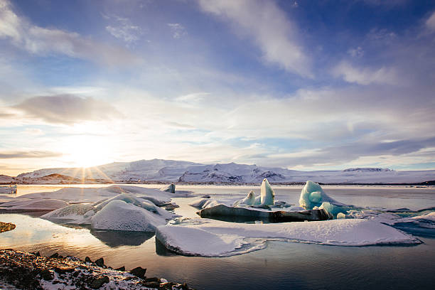 Islande, coucher de soleil sur un Glacier le Lagon de Jokulsarlon - Photo