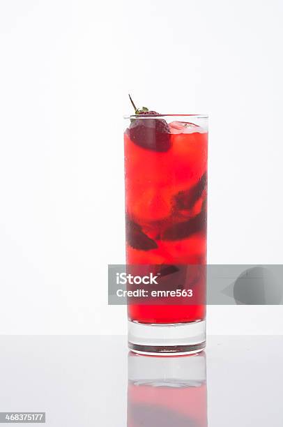 Photo libre de droit de Rouge Cocktail À La Fraise banque d'images et plus d'images libres de droit de Alcool - Alcool, Aliments et boissons, Boisson