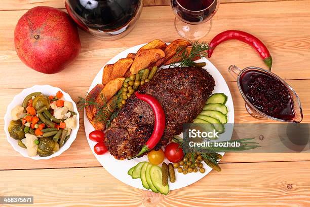 Apetitosa Filete De Cerdo Asado Foto de stock y más banco de imágenes de Al horno - Al horno, Alimento, Alimentos cocinados