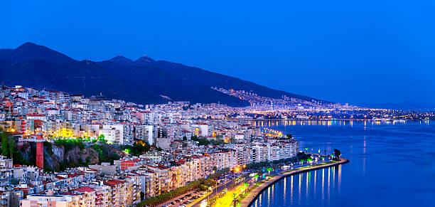 blue izmir skyline w nocy w pobliżu the bund - shanghai the bund china night zdjęcia i obrazy z banku zdjęć