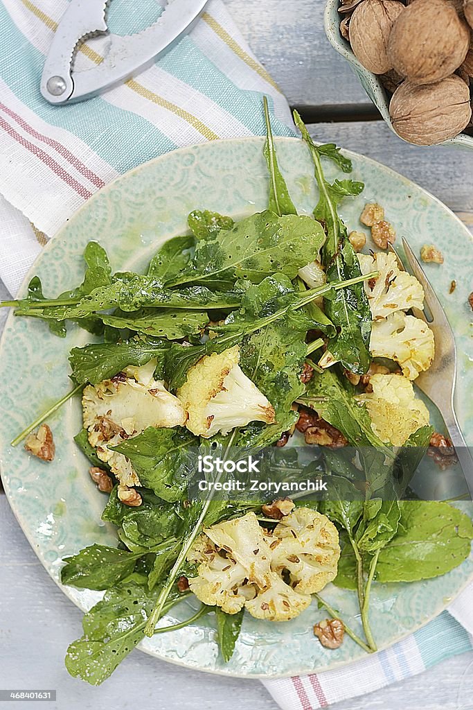 Cavolfiore e insalata ruccola - Foto stock royalty-free di Alimentazione sana