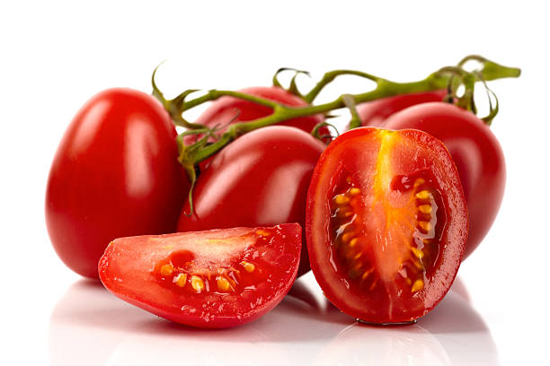alguns tomates tomate ameixa - plum tomato fotos imagens e fotografias de stock