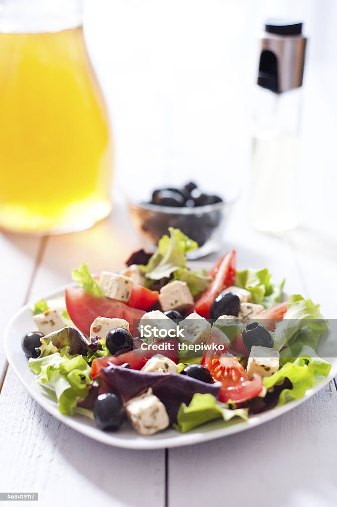 Dieta saludable ensalada mediterránea - Foto de stock de Aceite de oliva libre de derechos