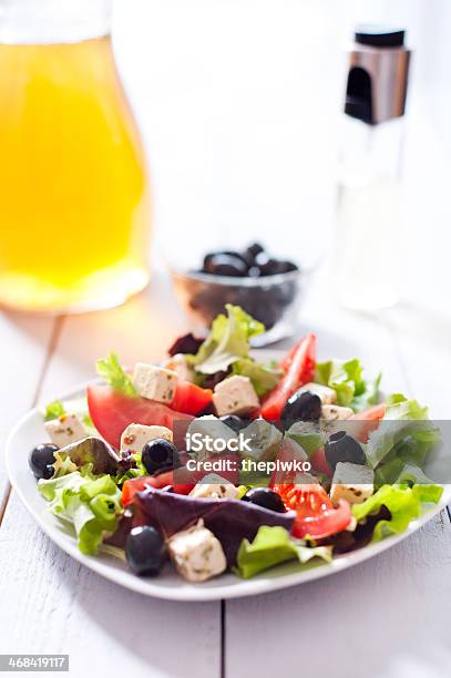 Dieta Saludable Ensalada Mediterránea Foto de stock y más banco de imágenes de Aceite de oliva - Aceite de oliva, Aceite para cocinar, Aceituna