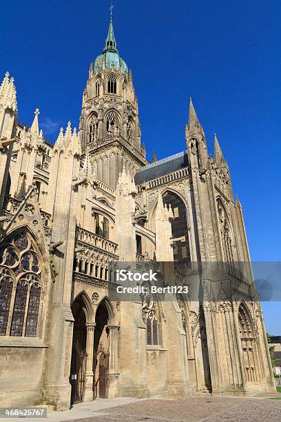 Catedral De Bayeux La Sala Normandy Francia Foto de stock y más banco de imágenes de Aire libre - Aire libre, Arco - Característica arquitectónica, Arquitectura exterior
