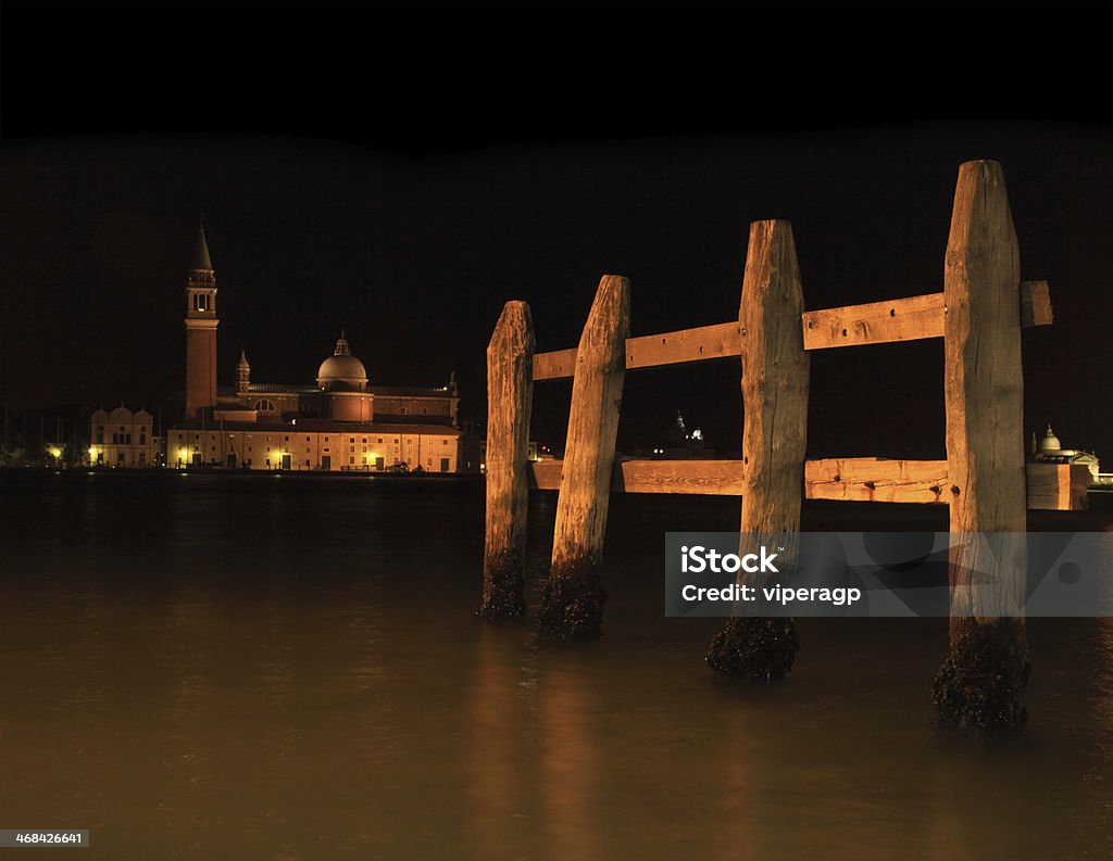 Amarração publicações em um canal em Veneza à noite - Royalty-free Ao Ar Livre Foto de stock