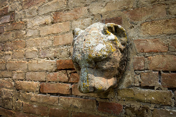 istock Sculpture of dog head 468428689
