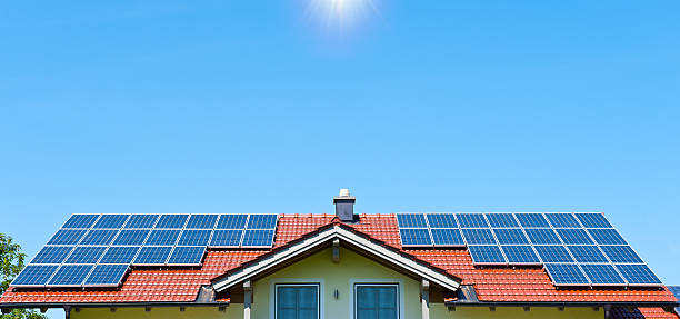 Solar Panels Farmhouse with Solar Panels on the Roof solar power station solar panel house solar energy stock pictures, royalty-free photos & images
