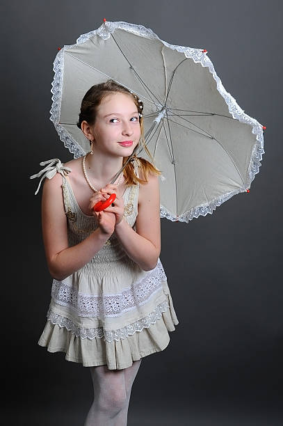 12-13 anos de menina com um guarda-chuva - 12 13 years pre adolescent child female blond hair imagens e fotografias de stock