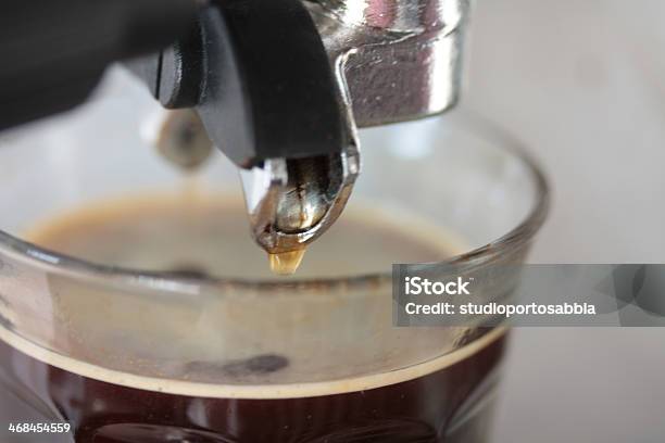 La Creación De Un Café Expreso Foto de stock y más banco de imágenes de Barista - Barista, Bebida, Brasil