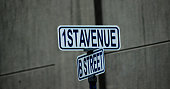 stra%C3%9Fenschild-1st-avenue-b-street-ab.jpg?b=1&s=170x170&k=20&c=cn8hd-Lut7WFEI_uiEGexn6UMGkbyRDZSftvAk2rOh0=