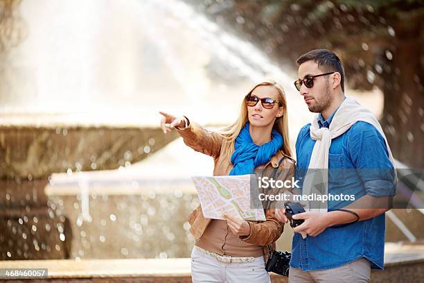 Co Zabawny Monument - zdjęcia stockowe i więcej obrazów 20-24 lata - 20-24 lata, Aparat fotograficzny, Chłopak