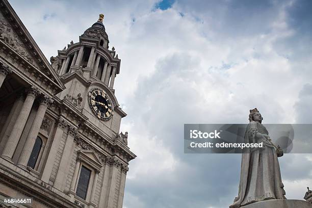 Catedral De St Pauls Londres - Fotografias de stock e mais imagens de Capitais internacionais - Capitais internacionais, Catedral St. Paul, Cidade
