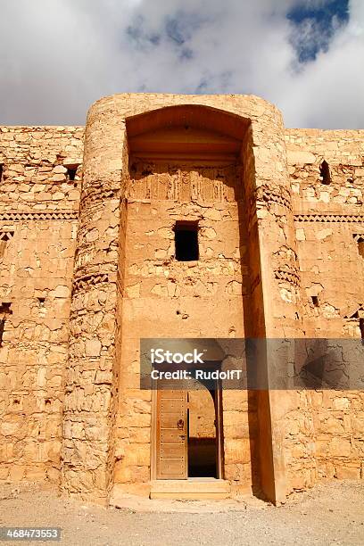 Qasr Kharana Foto de stock y más banco de imágenes de Aire libre - Aire libre, Amarillo - Color, Arabesco - Estilo