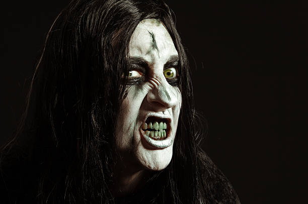 creepy ведьма лицо - possesed стоковые фото и изображения