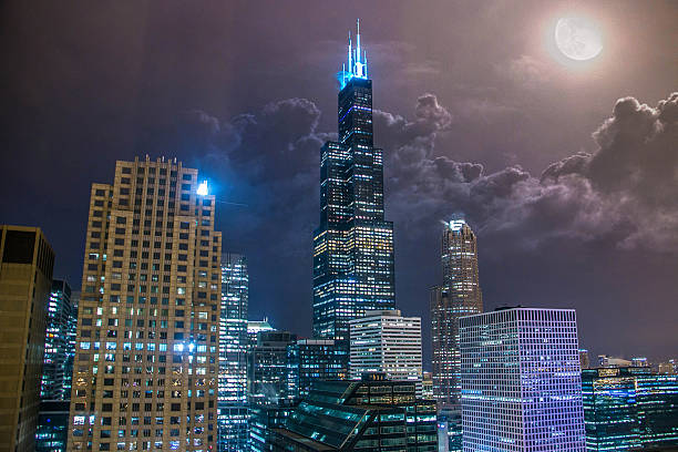 Willis Tower at Night Dramatic Willis/Sears tower at night in Chicago willis tower stock pictures, royalty-free photos & images