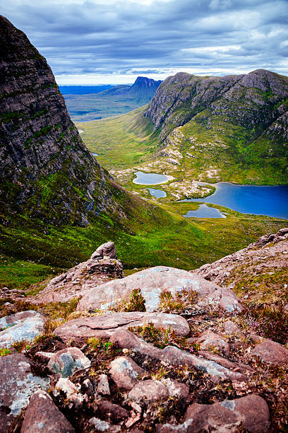 ver en colinas y de glens de de inverpolly, escocia - inverpolly nature reserve fotografías e imágenes de stock