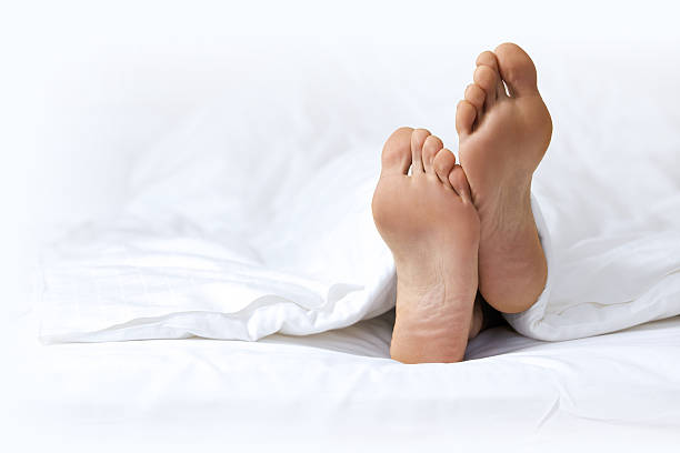 istock Somebody's feet poking out from the end of a bed 468487720
