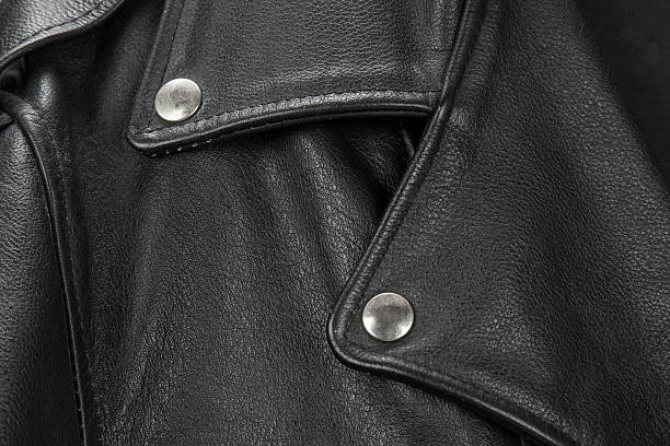 close-up de detalhes de jaqueta de couro preto - casaco de couro imagens e fotografias de stock
