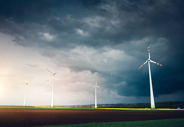 농업 풍경, 풍력 터빈 흐린 날 - wind turbine austria field yellow 뉴스 사진 이미지