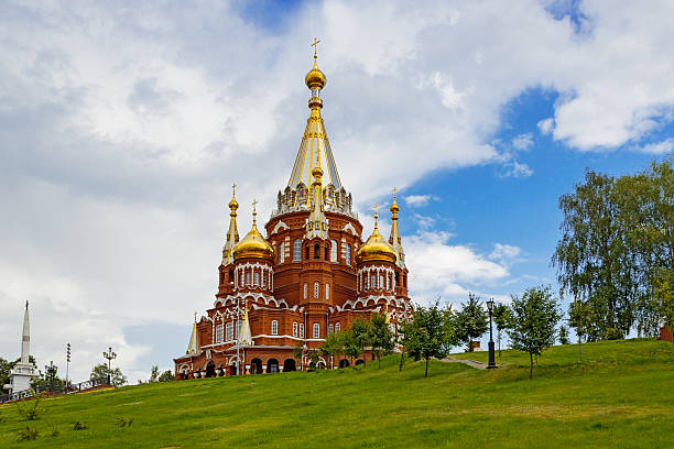 sankt-michael-kathedrale in izhevsk - izhevsk stock-fotos und bilder