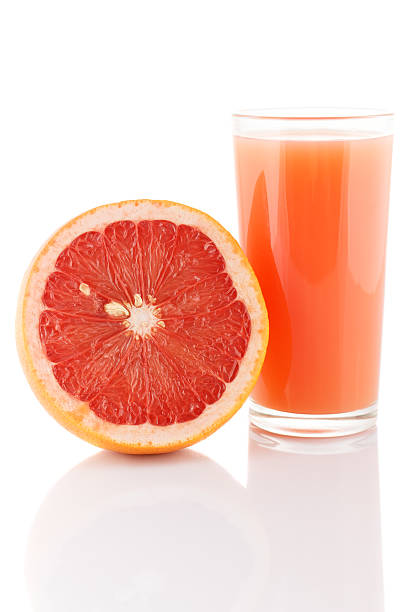 glas und grapefruit - vibrant color part of full studio shot stock-fotos und bilder