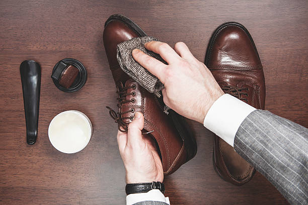 pastować buty skórzane - business human foot shoe men zdjęcia i obrazy z banku zdjęć