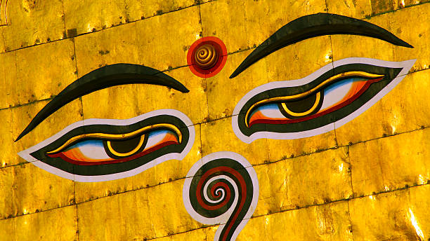 символ непала, будда's глаза в катманду - bodnath stupa kathmandu stupa flag стоковые фото и изображения