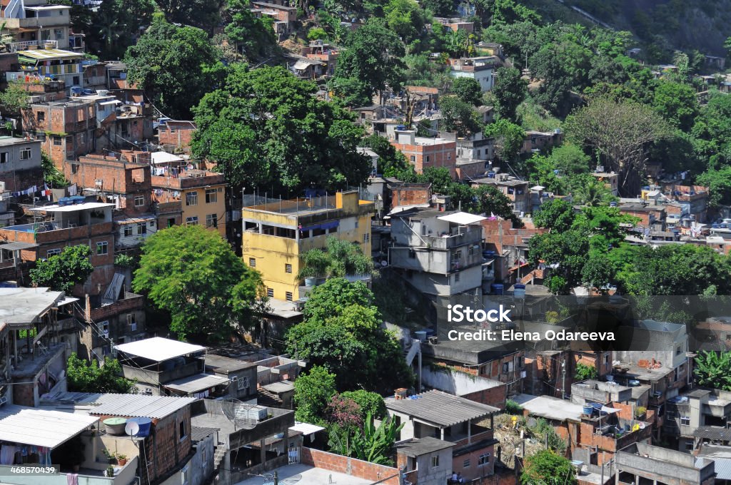 Slackline de la Favela Rocinha. - Photo de Architecture libre de droits