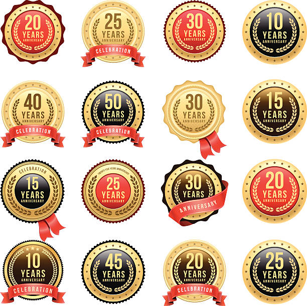 illustrazioni stock, clip art, cartoni animati e icone di tendenza di set di badge oro anniversario - $20