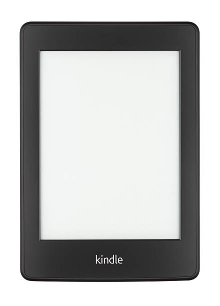 kindle papier avec un écran vide - kindle paperwhite photos et images de collection