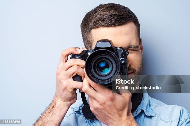 Photo libre de droit de Se Concentrer Sur Vous banque d'images et plus d'images libres de droit de Photographe - Photographe, Regardant l'objectif, Personnes masculines