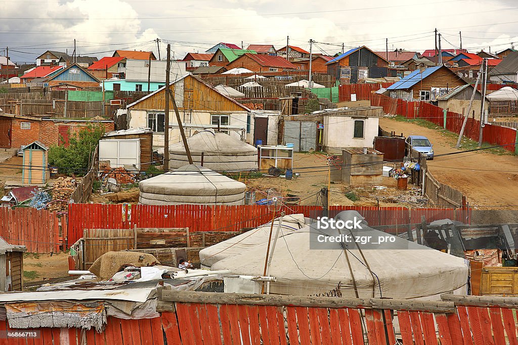 빈민층 가구들이 외곽의 울란바타르, 몽고 수도 - 로열티 프리 네이멍 구 스톡 사진