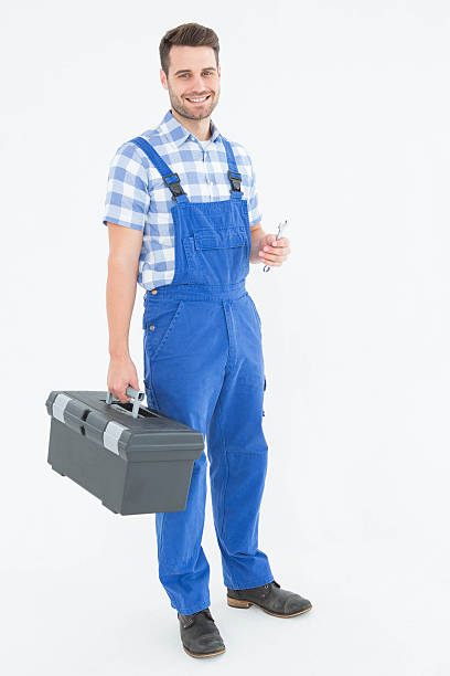 istock Male repairman carrying toolbox 468671106